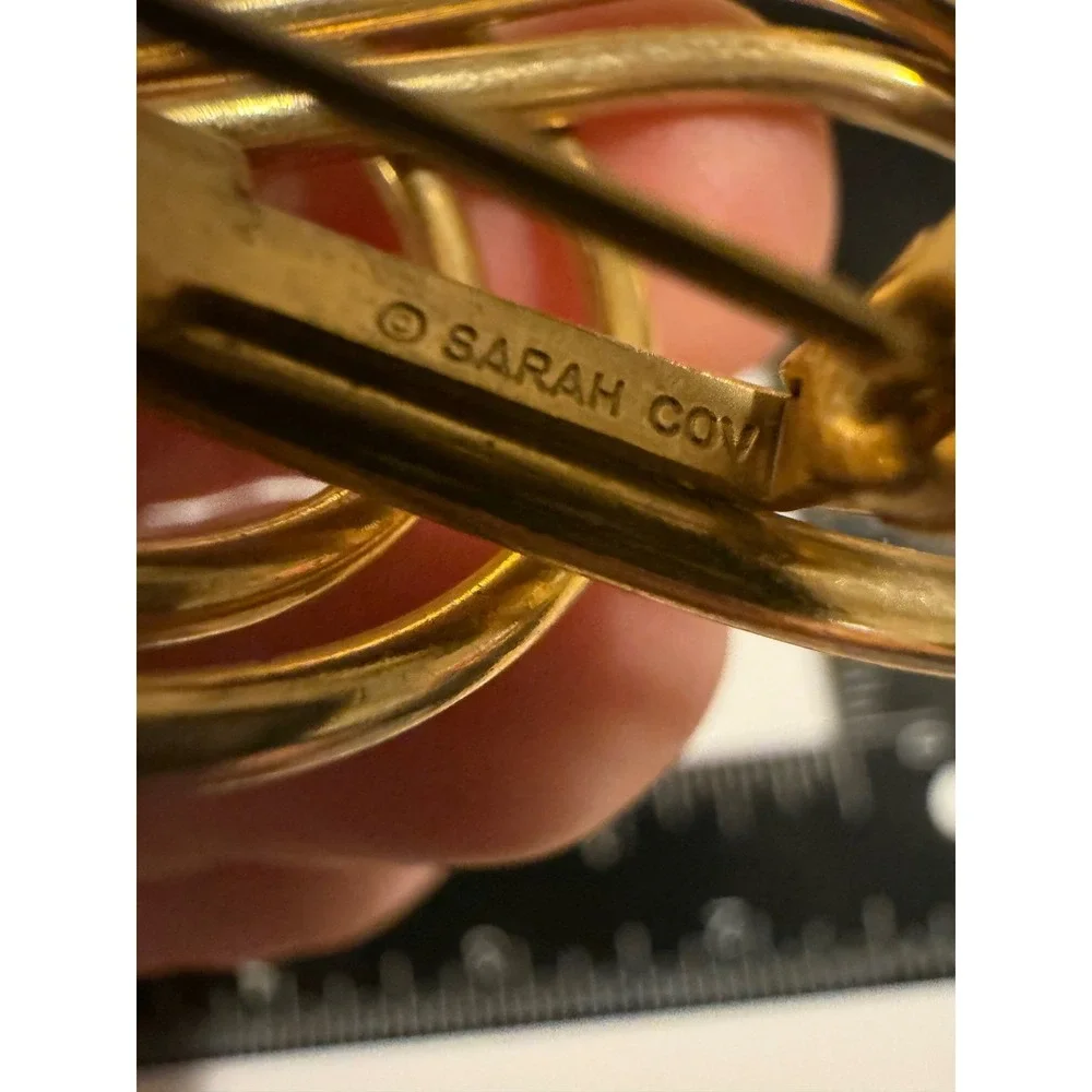 Vintage Sarah Coventry Gold Tone Abstract Geometric Loop Brooch Pin Signed‎